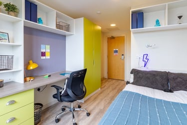 Silver En Suite at The Barn, Bampfylde Street, Newtown, Exeter, EX12FQ - Image 4